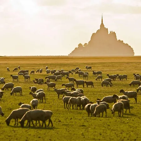 Hotelf1 Avranches Baie Du Mont Michel Saint-Quentin-sur-le-Homme