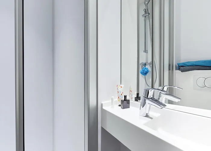 Hotelf1 Avranches Baie Du Mont Michel