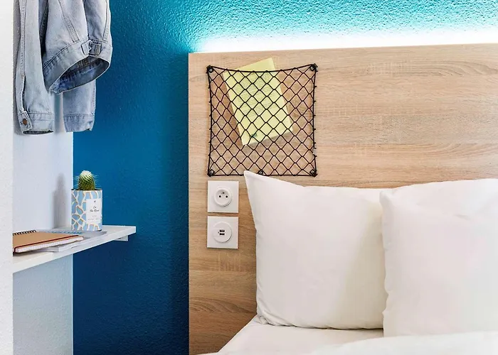 Hotelf1 Avranches Baie Du Mont Michel